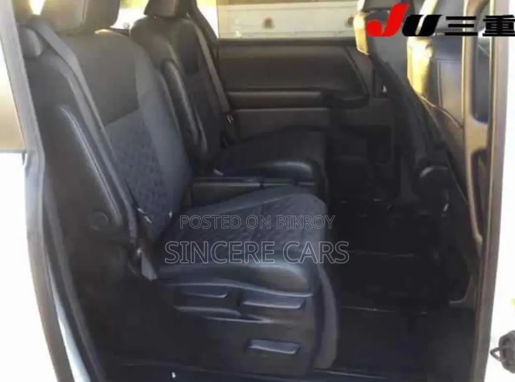 Toyota Voxy SZ HYB WITH LEG REST 2022