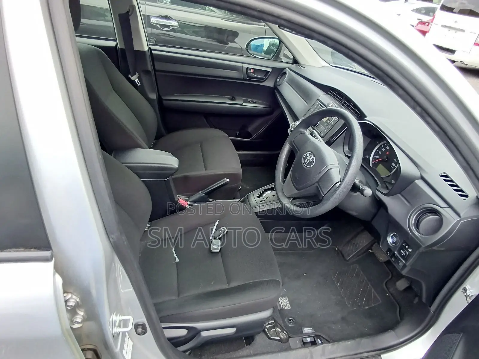 Toyota Axio Non Hybrid EX Silver 2020