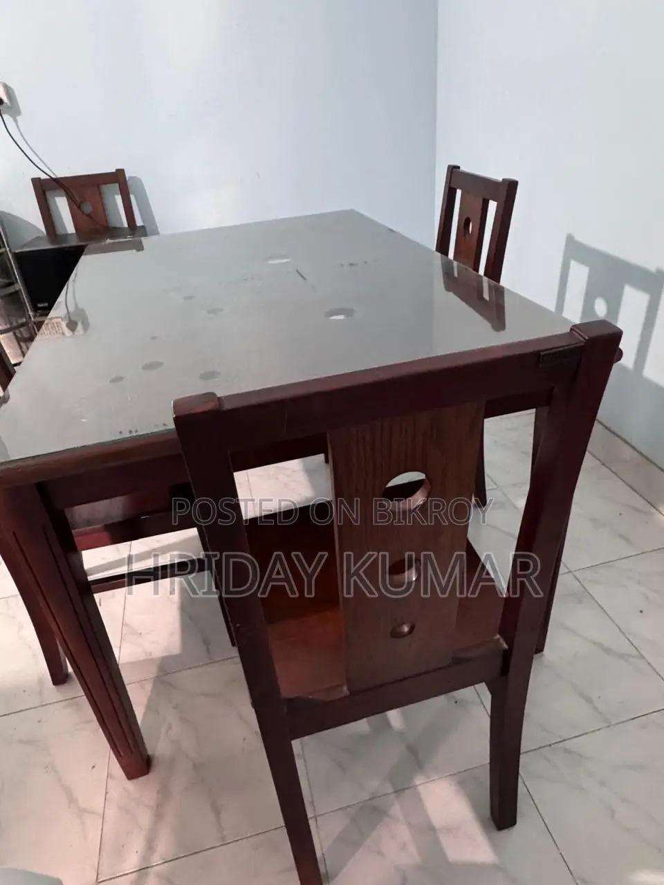 Stylish 6-Seater Dining Table and 4 Chairs for Sale (Almost New)