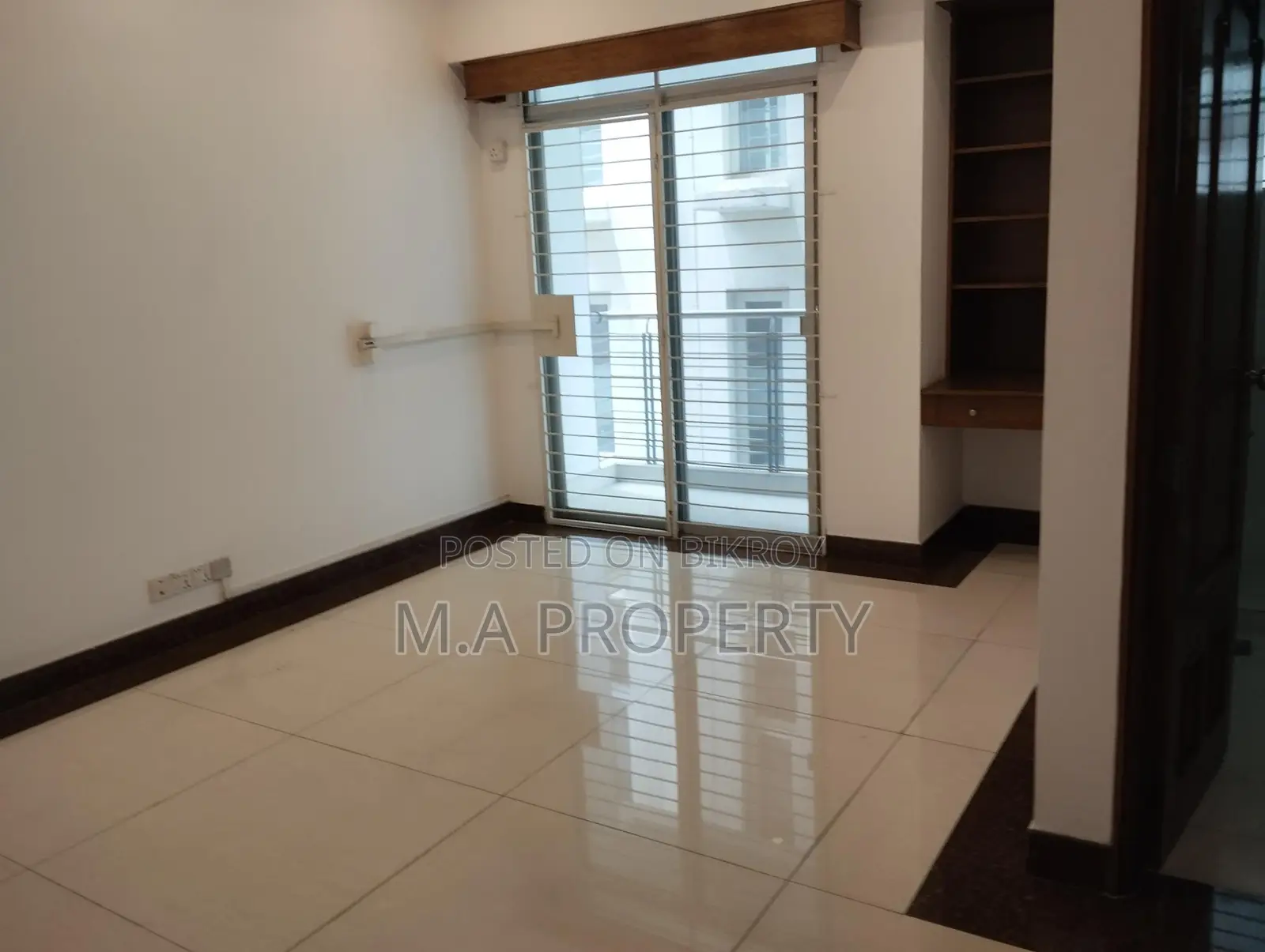 NEW 4 BED 3500SFT SEMIFURNISHED POOL GYM FLAT RENT BARIDHARA DIPLOMATIC