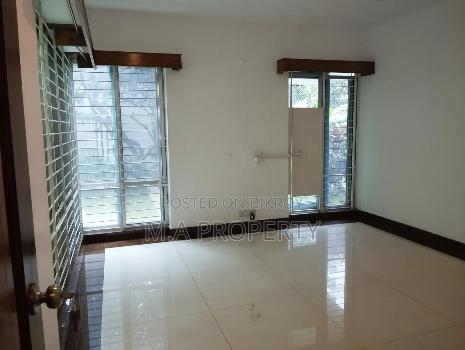 NEW 4 BED 3500SFT SEMIFURNISHED POOL GYM FLAT RENT BARIDHARA DIPLOMATIC