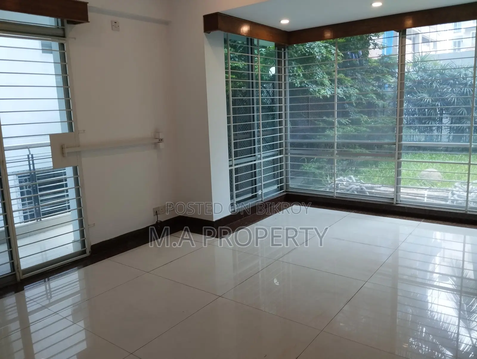 NEW 4 BED 3500SFT SEMIFURNISHED POOL GYM FLAT RENT BARIDHARA DIPLOMATIC