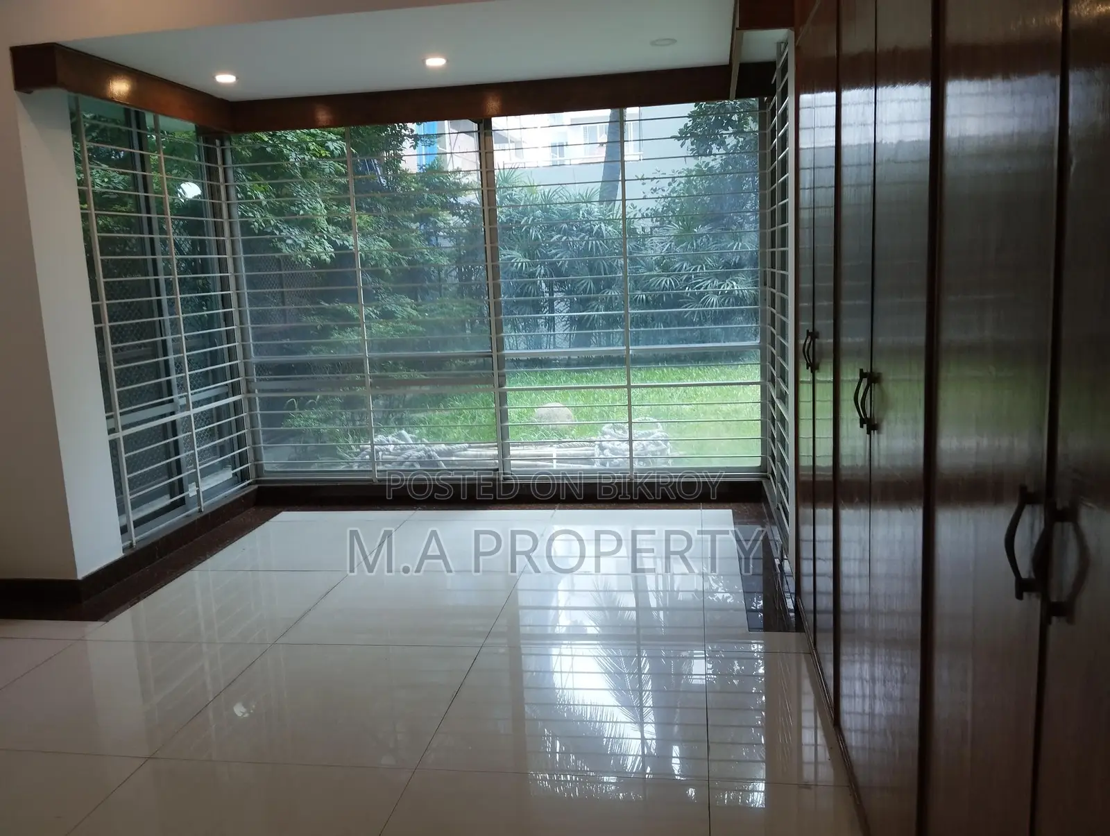 NEW 4 BED 3500SFT SEMIFURNISHED POOL GYM FLAT RENT BARIDHARA DIPLOMATIC