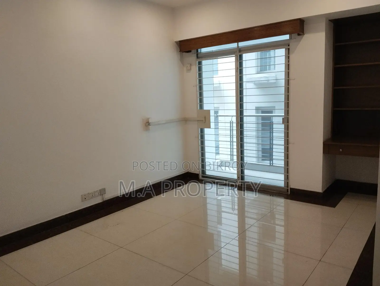 NEW 4 BED 3500SFT SEMIFURNISHED POOL GYM FLAT RENT BARIDHARA DIPLOMATIC