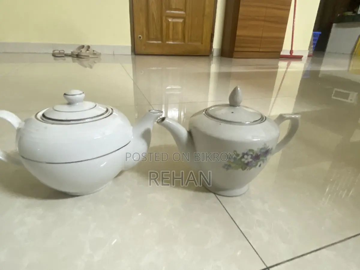 teapot and curry pot