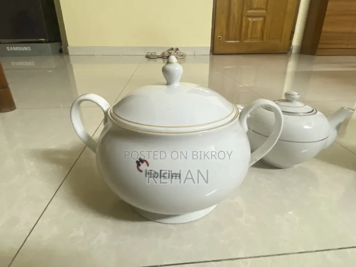 teapot and curry pot