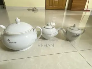 teapot and curry pot
