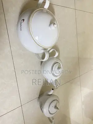 teapot and curry pot