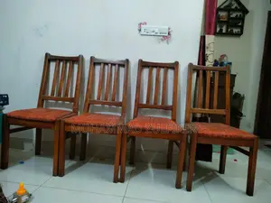 চারটি সেগুন কাঠের চেয়ার বিক্রি হবে।