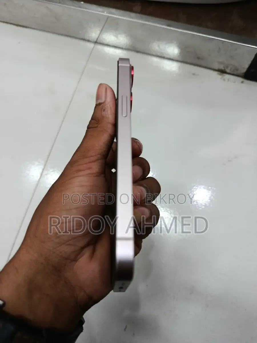Apple iPhone 13 (Used)