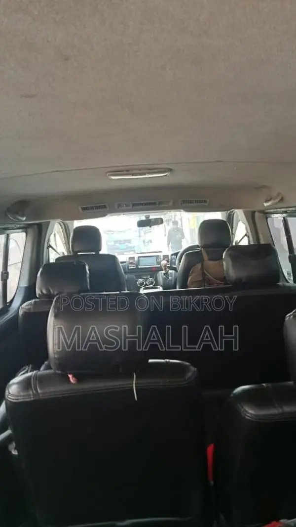 Toyota Hiace 2013