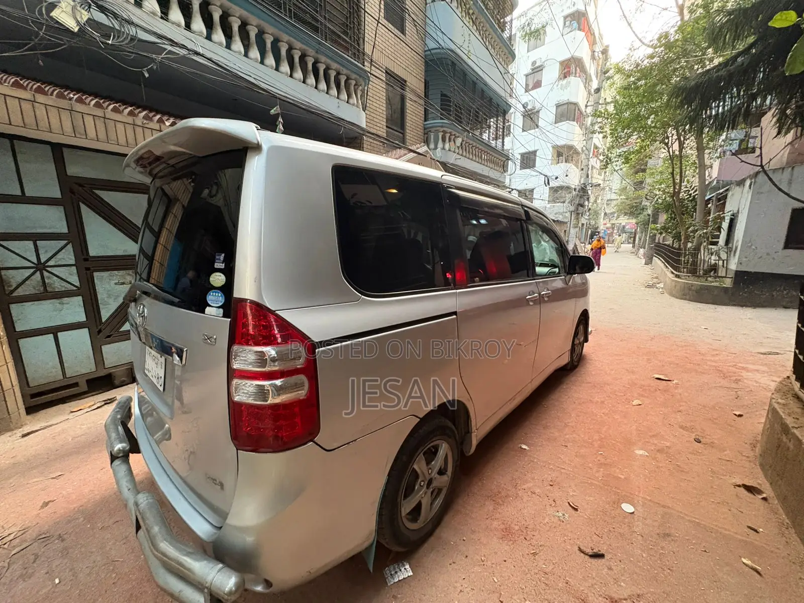 Toyota Noah X Package 2011