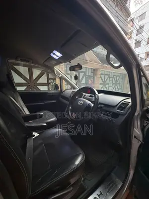 Toyota Noah X Package 2011