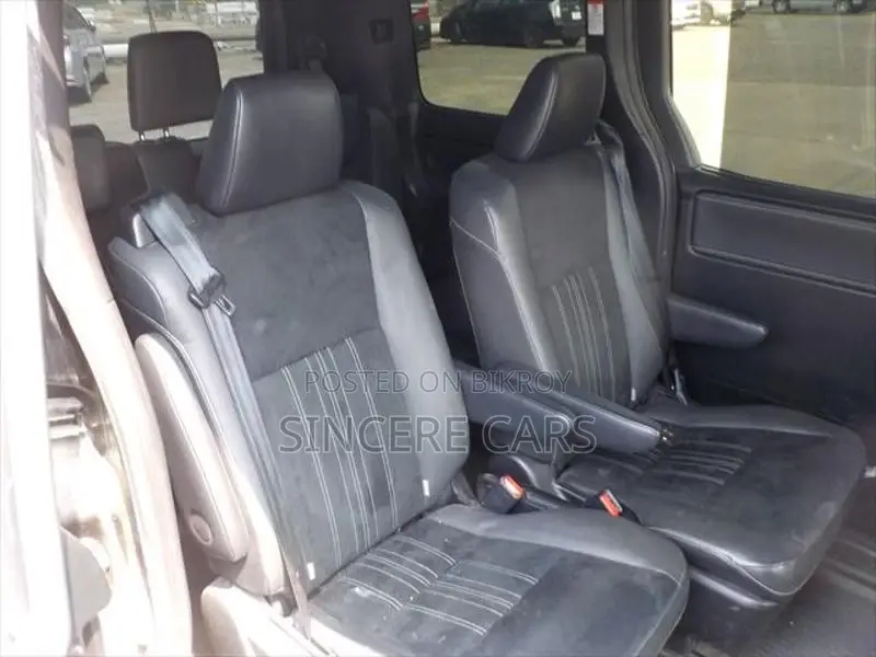 Toyota Esquire GI PREMIUM NON-HYB 2021
