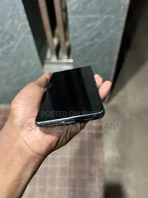 Samsung Galaxy S21 . (Used)