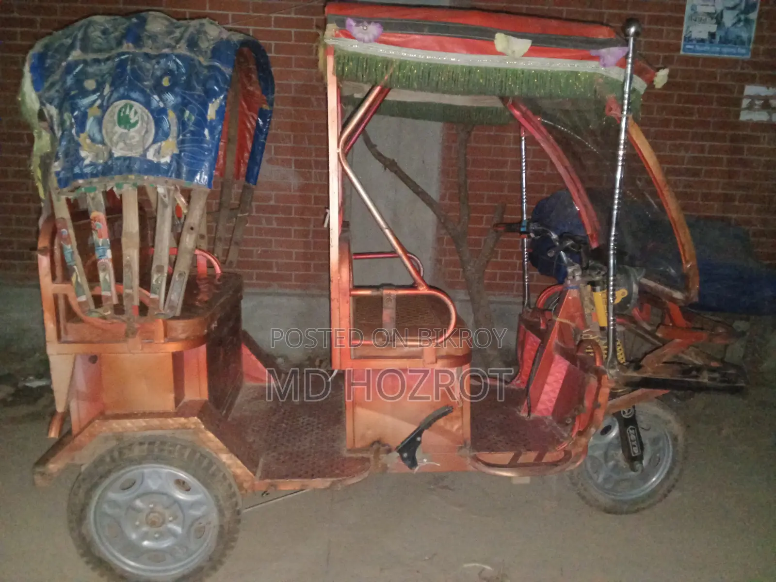 ব্যাটারি ছাড়া একটি মিশুক অটোরিকশা বিক্রি করা হবে