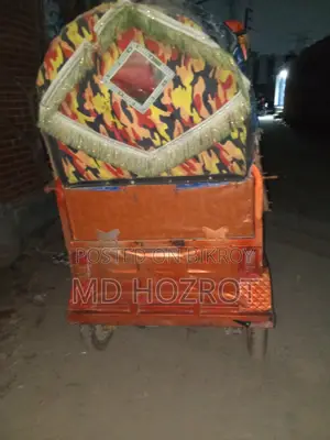 ব্যাটারি ছাড়া একটি মিশুক অটোরিকশা বিক্রি করা হবে