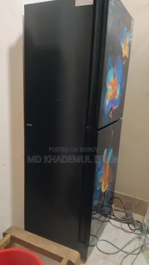 ব্যবহৃত একটি ফ্রিজ বিক্রি করা হবে