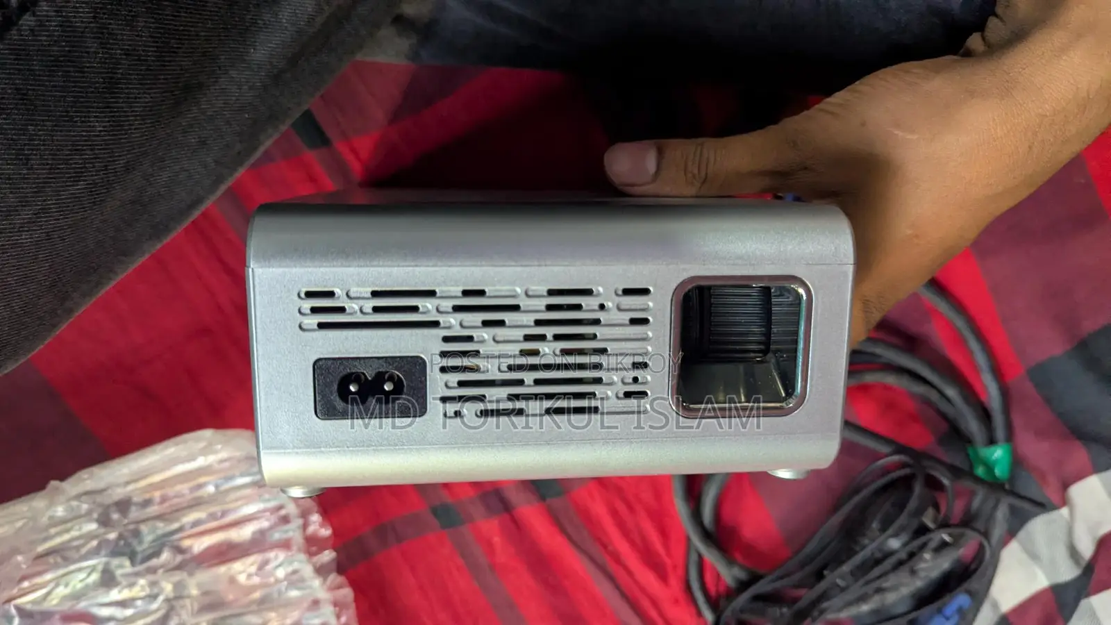 মিনি কম্ফোর্টেবল প্রজেক্টর