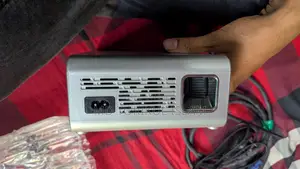 মিনি কম্ফোর্টেবল প্রজেক্টর