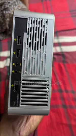 মিনি কম্ফোর্টেবল প্রজেক্টর