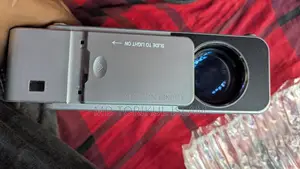 মিনি কম্ফোর্টেবল প্রজেক্টর