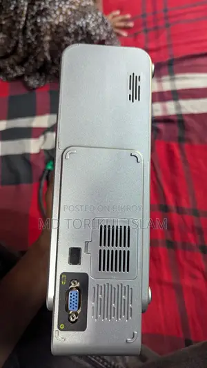 মিনি কম্ফোর্টেবল প্রজেক্টর