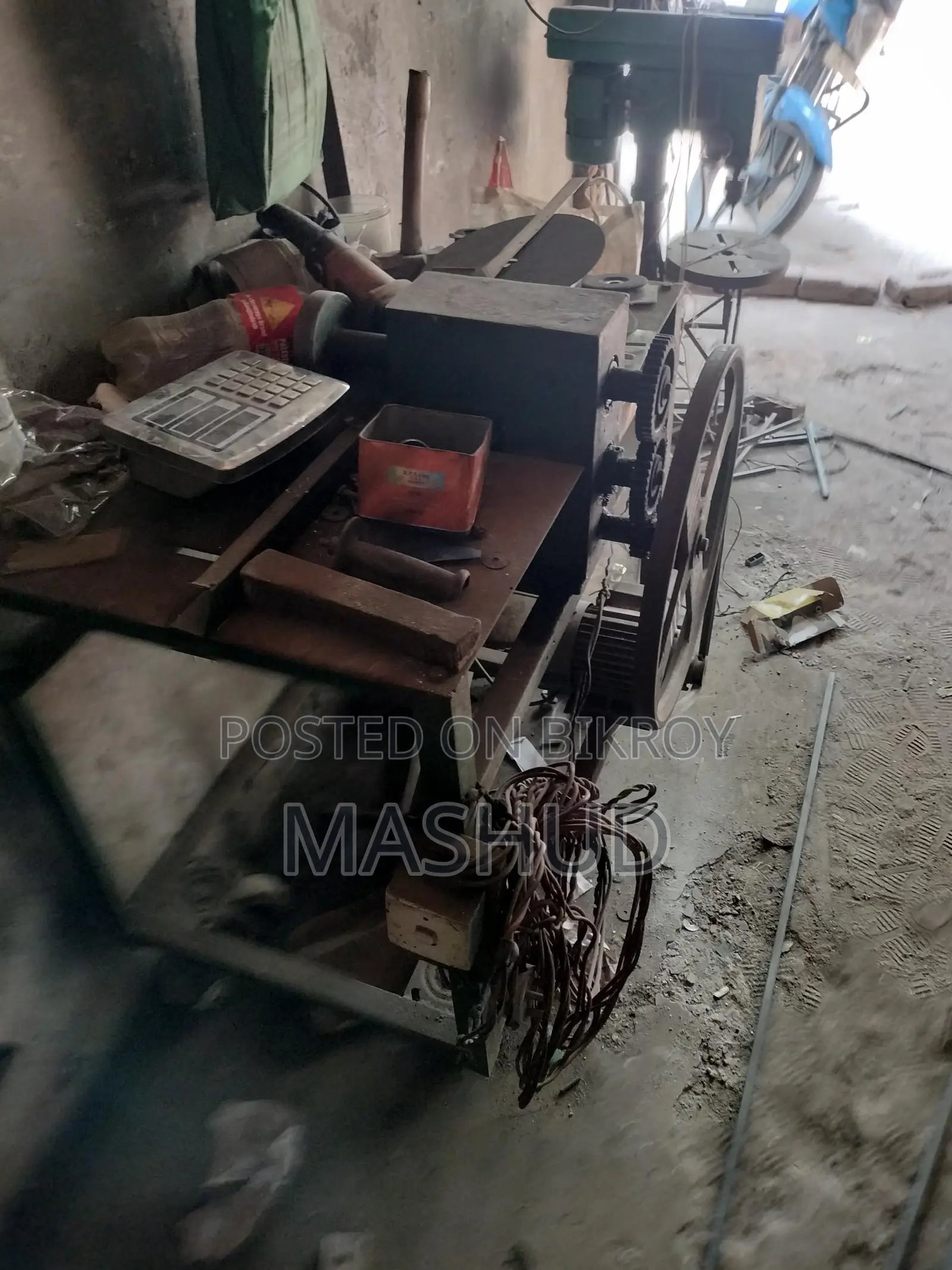 Shutter making machine and sheet cutter