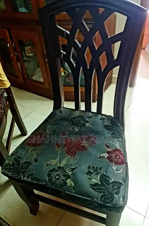 ডাইনিং টেবিলের সেট