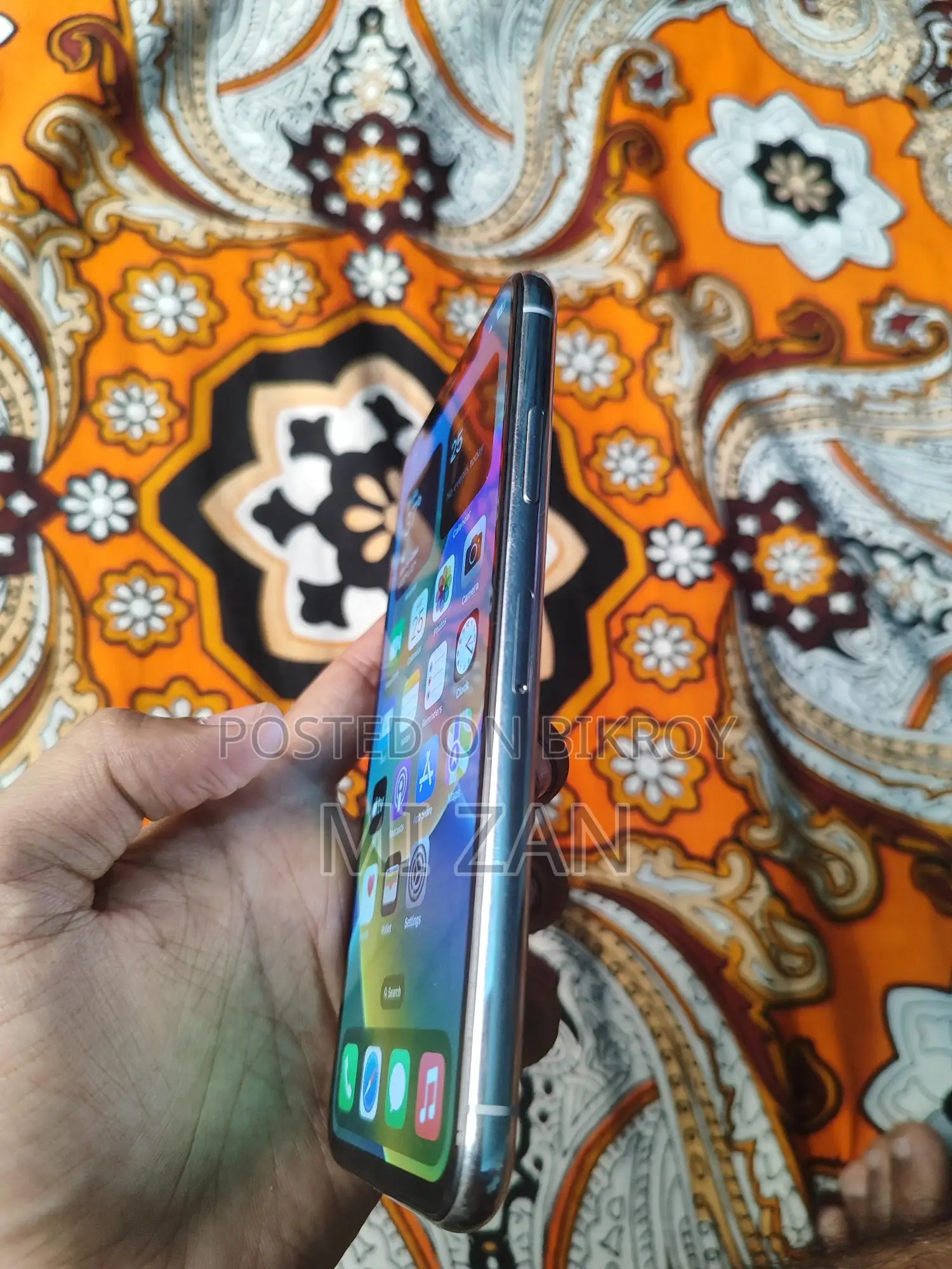 Apple iPhone X (Used)