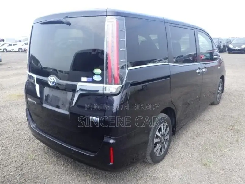 Toyota Esquire GI HYB 4POINT 2018