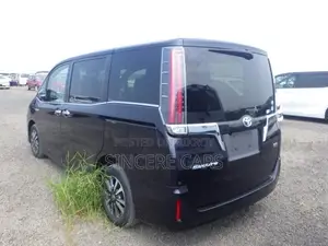 Toyota Esquire GI HYB 4POINT 2018