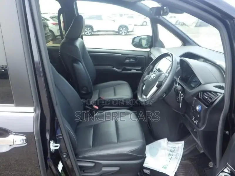 Toyota Esquire GI HYB 4POINT 2018