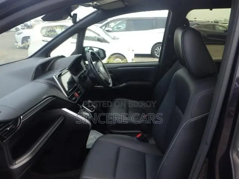 Toyota Esquire GI HYB 4POINT 2018