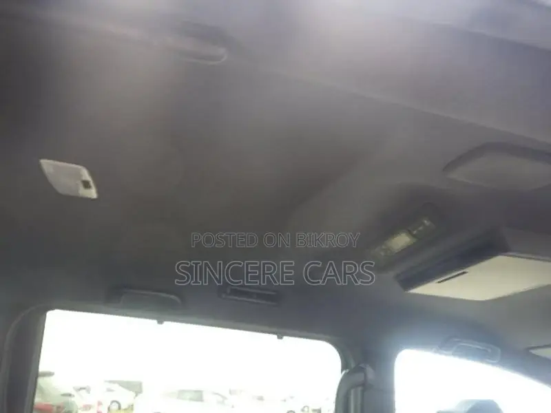 Toyota Esquire GI HYB 4POINT 2018