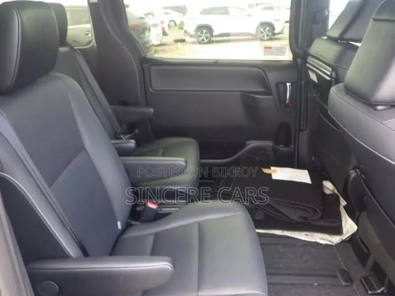 Toyota Esquire GI HYB 4POINT 2018