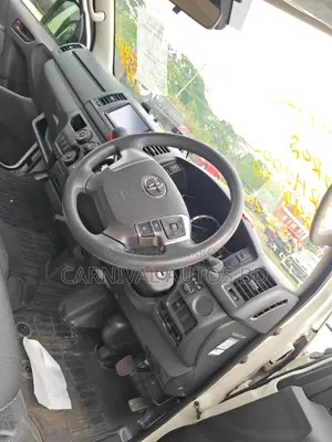 Toyota HiAce 2021 Black