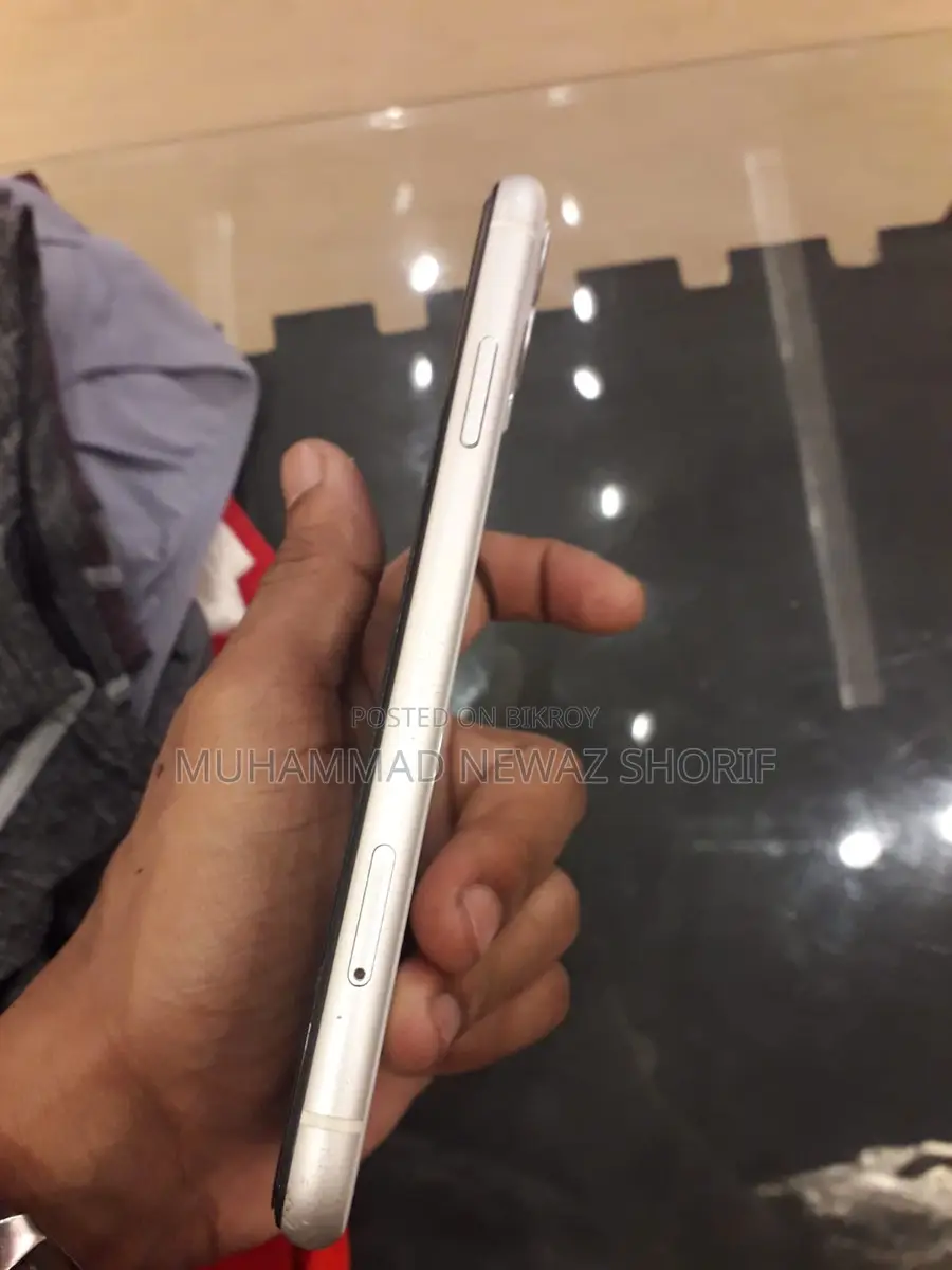 Apple iPhone 11 (Used)