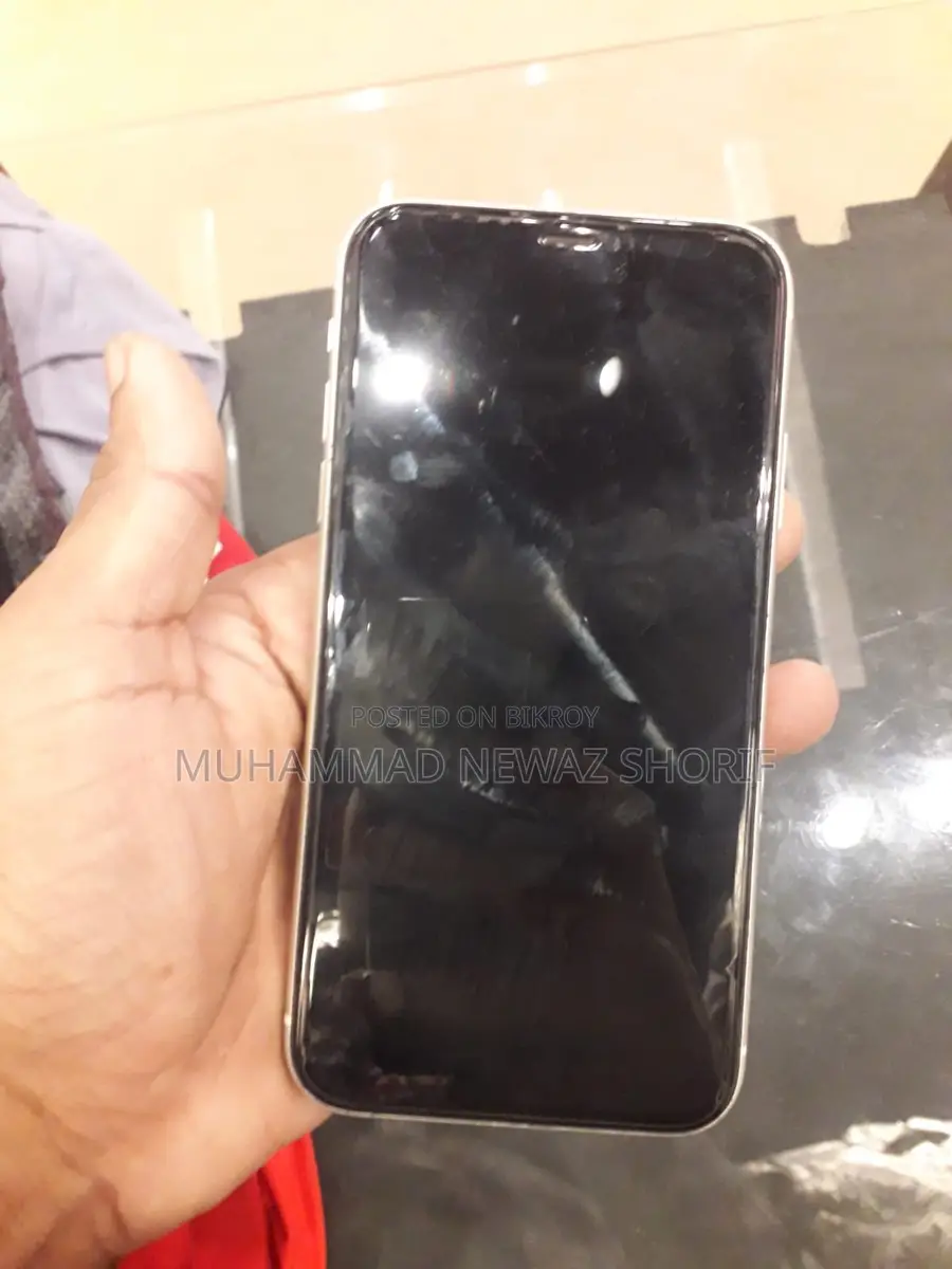 Apple iPhone 11 (Used)