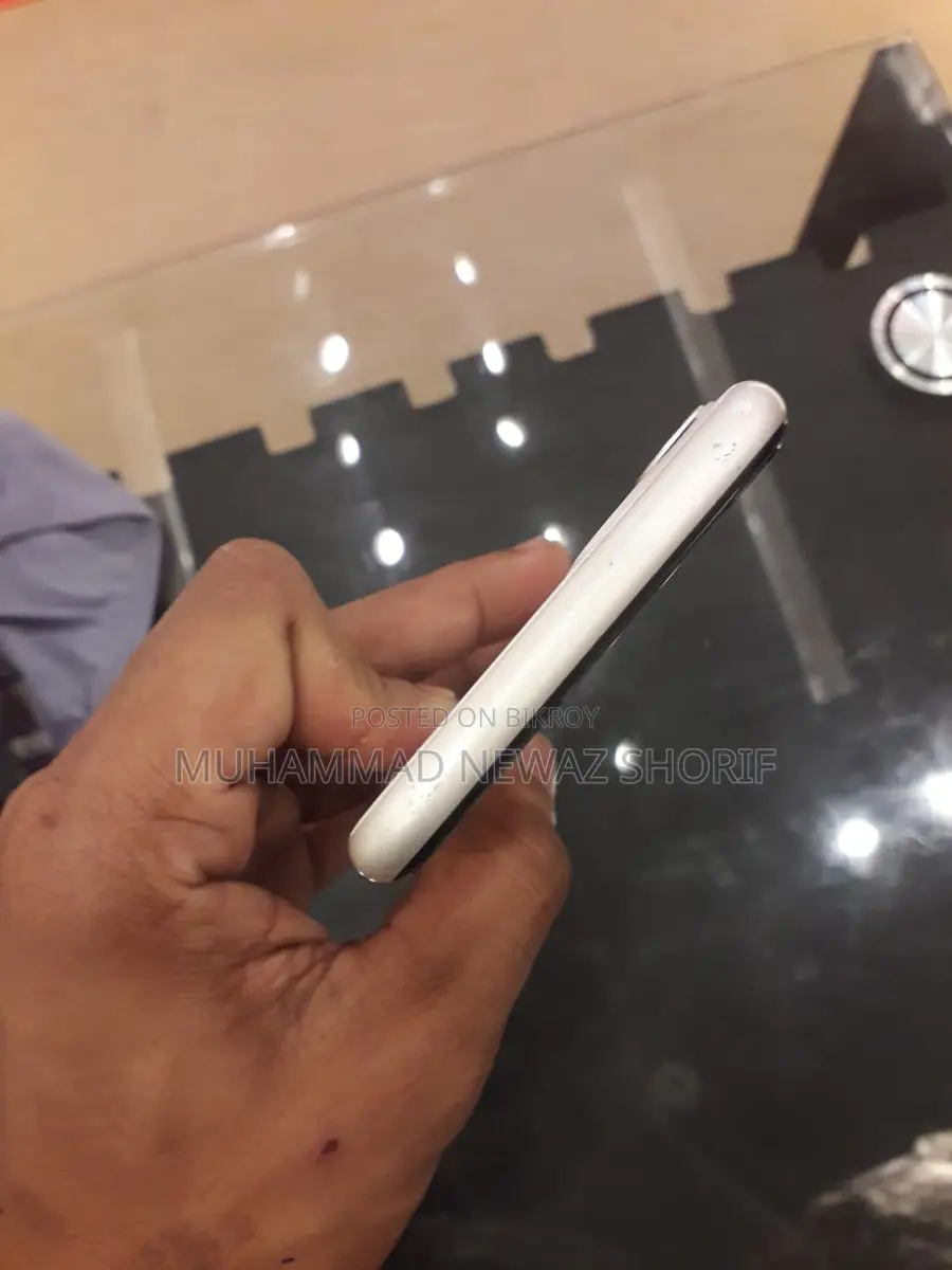 Apple iPhone 11 (Used)