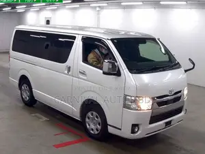 Toyota Hiace GL DUAL AC 3.5 2021