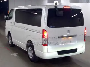 Toyota Hiace GL DUAL AC 3.5 2021