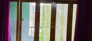 ফোল্ডিং ডোর