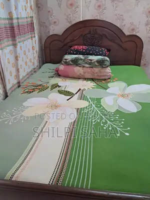সেগুন কাঠের বক্স খাট জাজিম সহকারে।