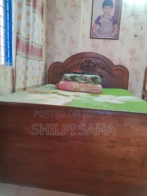 সেগুন কাঠের বক্স খাট জাজিম সহকারে।