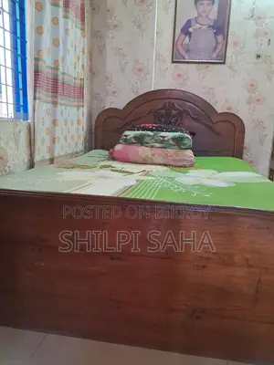 সেগুন কাঠের বক্স খাট জাজিম সহকারে।
