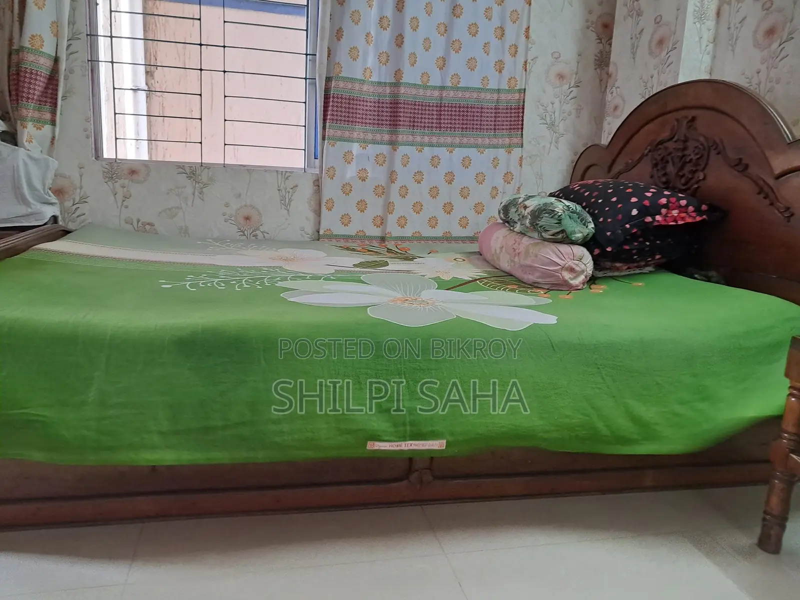 সেগুন কাঠের বক্স খাট জাজিম সহকারে।