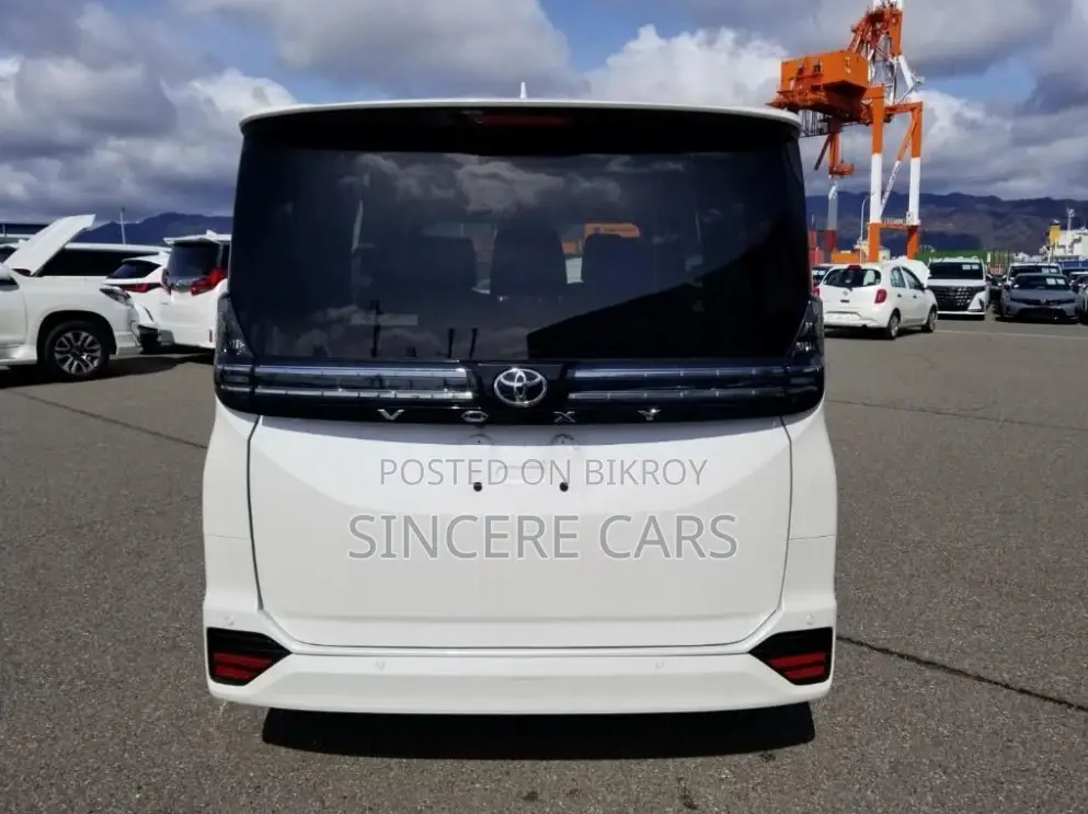 Toyota Voxy Non Hyb Sz 4.5 Grad 2023