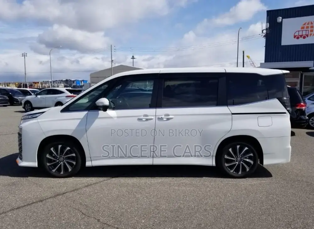 Toyota Voxy Non Hyb Sz 4.5 Grad 2023