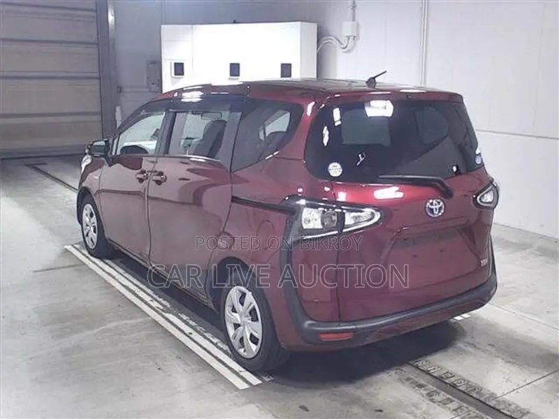Toyota Sienta 2021